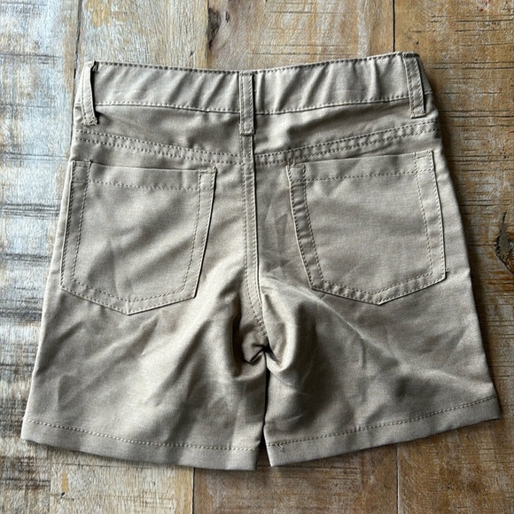 NWOT Cat & Jack boys tan shorts 4t - Picture 4 of 5